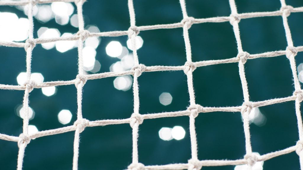 【車中泊旅】100均グッズで車内で洗濯物を最速で乾かす方法